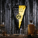 BVB 09のロゴと文字が入った、黒と黄色のボルシア・ドルトムントのシルク製ペンダント。ファンの方への装飾品やプレゼントに最適です。