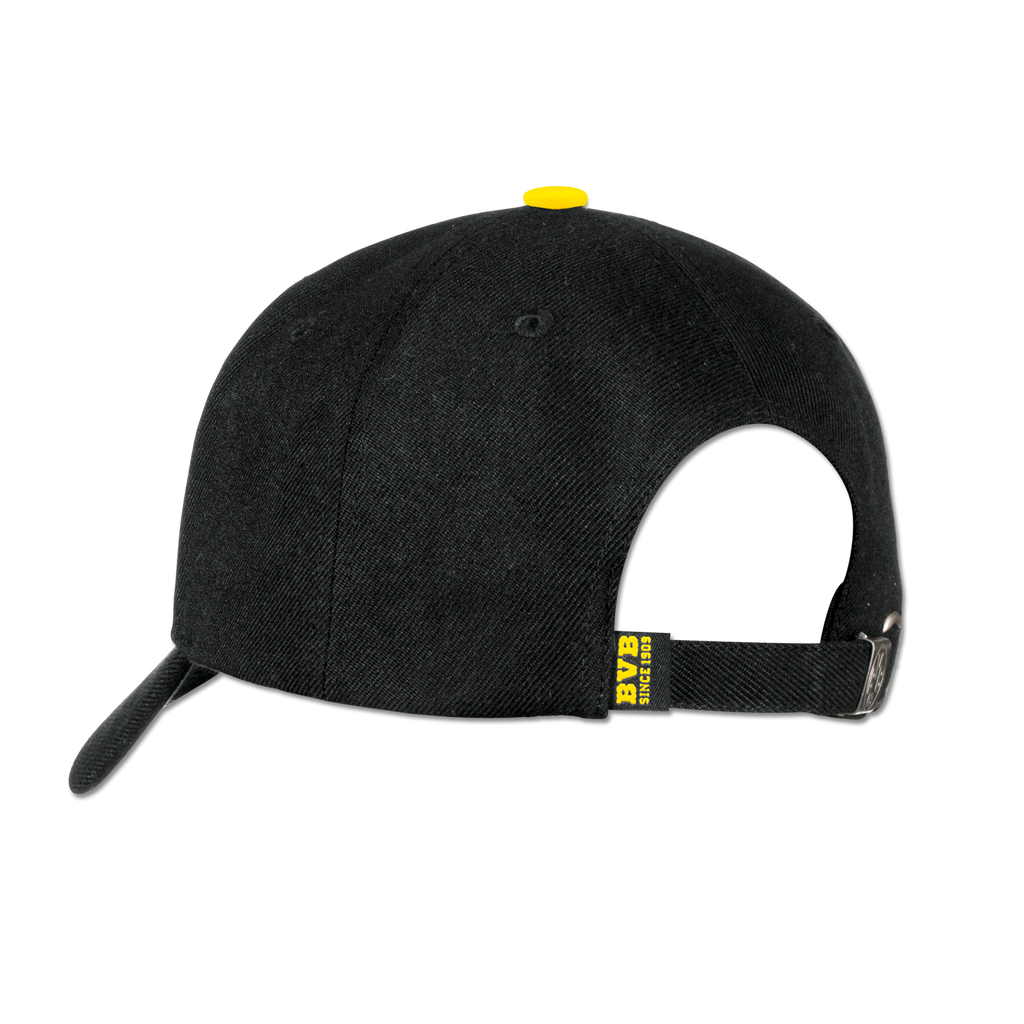 Schwarzgelbe BVB-Cap mit Rückansicht. Die Kappe besitzt ein verstellbares Band mit BVB-Logo und gelben Elementen.