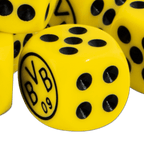 Primer plano de unos dados del BVB en negro y amarillo con el logotipo del club y los puntos típicos de los dados, artículos para los aficionados del Borussia Dortmund.