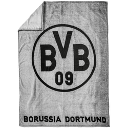 グレーのボルシア・ドルトムントのフリースブランケット。大きな「BVB 09」のロゴと、下端に「Borussia Dortmund」の文字が入っており、BVBファンにはたまらない一品です。