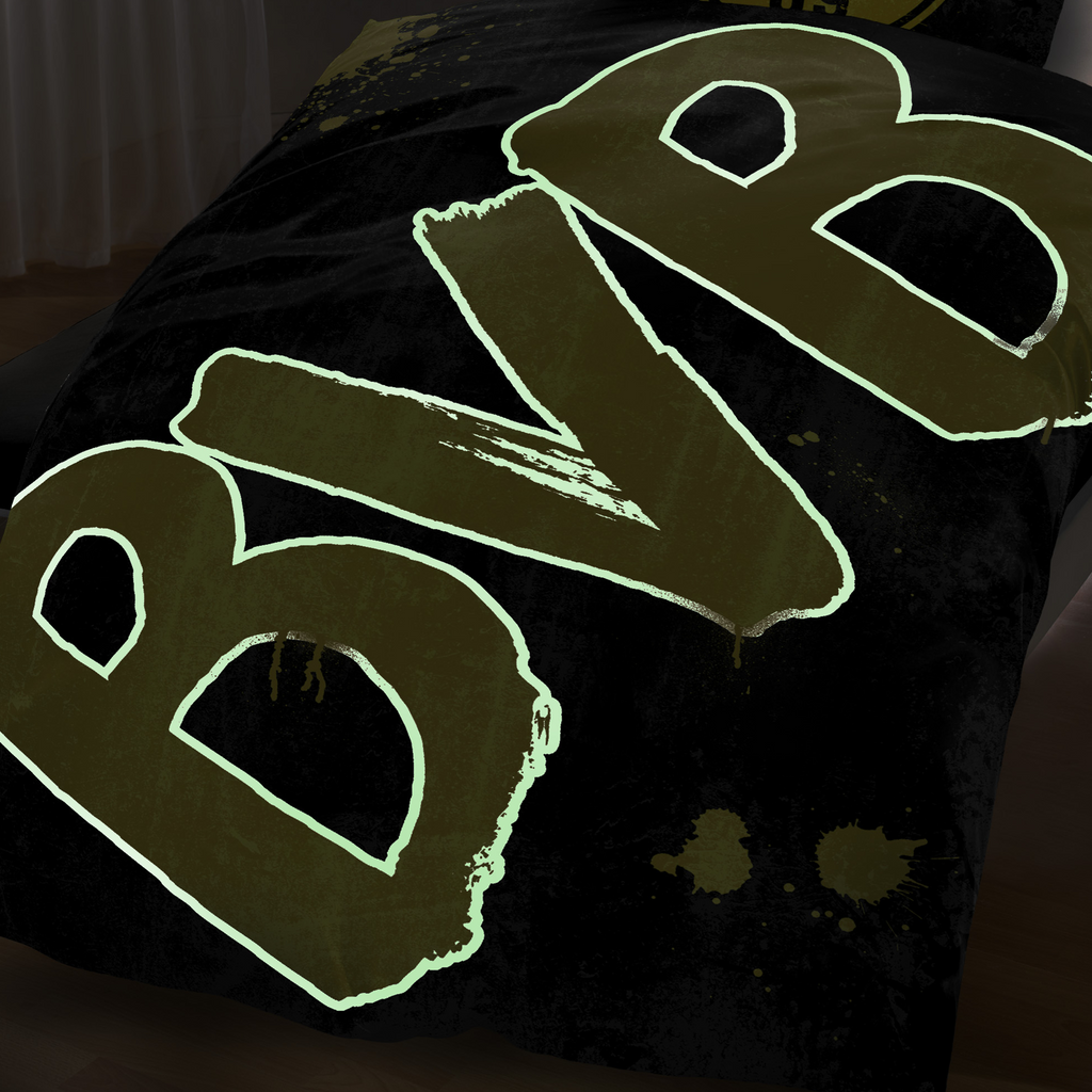 Schicke Borussia Dortmund Bettwäsche in schwarzgelbem Design mit leuchtendem BVB-Schriftzug und den Maßen 135x200cm, ideal für Fans.