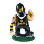 Un nano da giardino del BVB, vestito con i colori nero e giallo, con il logo del BVB e la scritta “Borusse!” sulla schiena, tiene in mano una sciarpa e un boccale di birra.