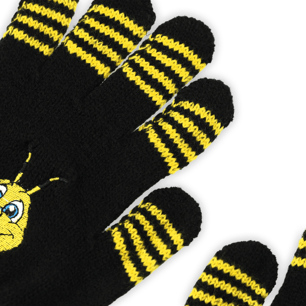 Nahaufnahme von schwarzgelben BVB-Handschuhen mit gestreiftem Design und gesticktem EMMA-Motiv.