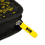 BVB-Federmäppchen in schwarzgelbem Design mit Vereinslogo und auffälligem Reißverschlussdetail.