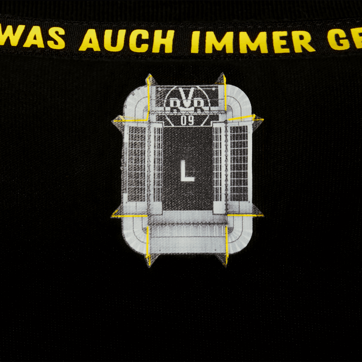 Maglietta da uomo del BVB nei colori nero e giallo, con il logo SIGNAL IDUNA PARK e una scritta che salta all’occhio sul colletto.