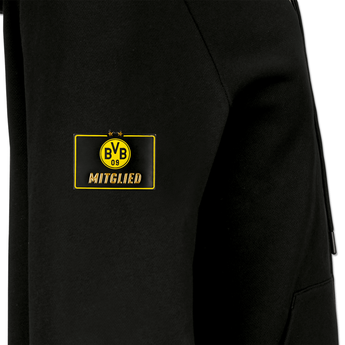 Gros plan sur un sweat à capuche noir du BVB réservé aux membres, orné du logo jaune « BVB-09 » et de l'inscription « Membre » en doré sur la manche.