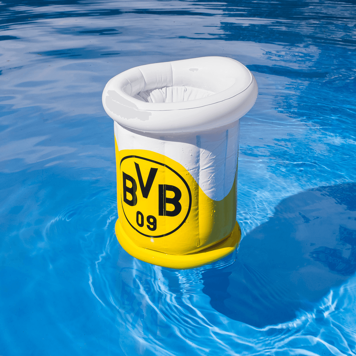 Aufblasbarer Bierkühler in BVB-Farben schwarzgelb mit BVB-09-Logo, schwimmt auf Wasser und eignet sich ideal für den Sommer und Fans von Borussia Dortmund.