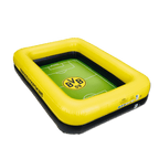 Aufblasbarer Pool in schwarzgelber BVB-Optik mit Fußballfeld-Motiv und BVB-09-Logo, ideal für Kinder und Fans.