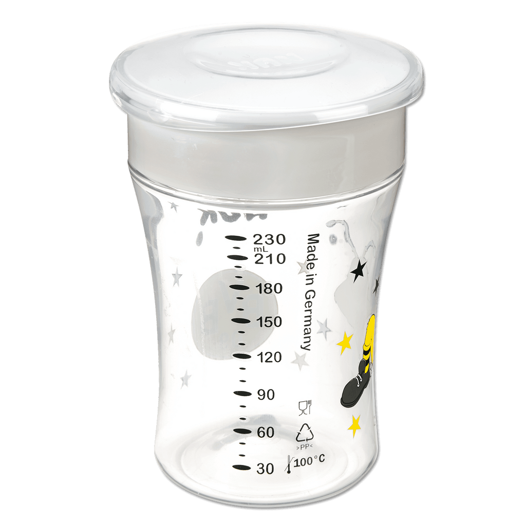 Transparent BVB Magic Cup with a measuring scale, black-and-yellow design, and kid-friendly motifs—perfect for Borussia Dortmund fans.