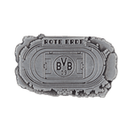 Silberfarbener BVB-Pin in Form des Stadions Rote Erde mit detaillierter Darstellung und BVB 09 Logo.