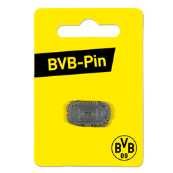 BVB-Pin mit dem Motiv des Stadions Rote Erde, präsentiert auf gelber Verpackung mit schwarzem BVB-Schriftzug, perfekt als Fanartikel oder Geschenk.