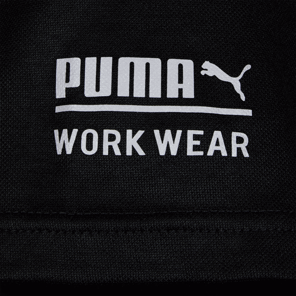 Camiseta de trabajo negra del BVB con un llamativo logotipo blanco de PUMA y la inscripción «Workwear» en la parte delantera.