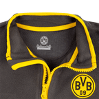 La veste polaire du BVB pour bébés et jeunes enfants, avec un motif noir et jaune, le logo du BVB et une fermeture éclair.
