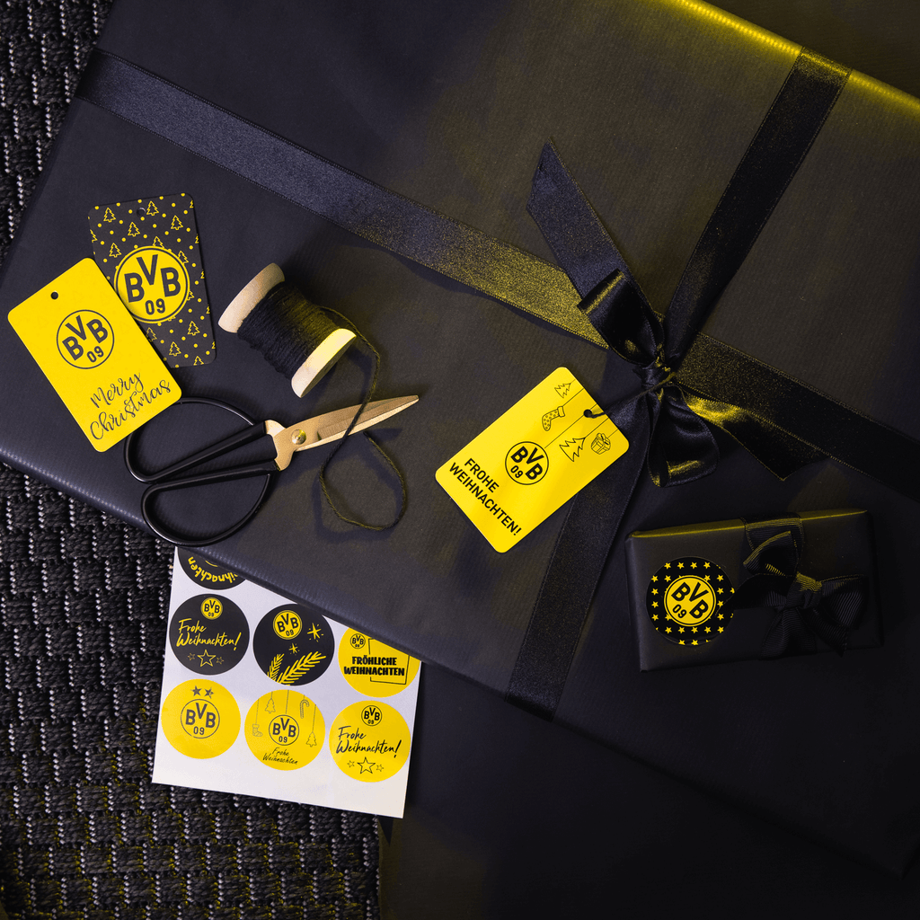 Juego de etiquetas para regalos del BVB en colores negro y amarillo, con diferentes diseños y motivos navideños, ideal para los aficionados del Borussia Dortmund a la hora de decorar sus regalos durante las fiestas