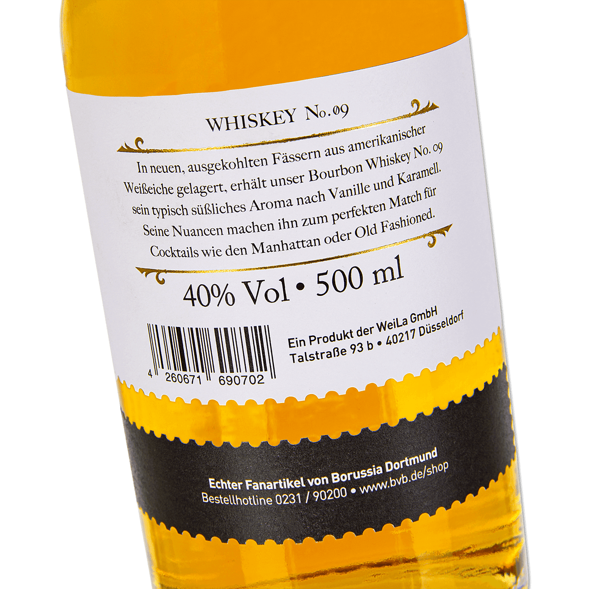 500 ml de whisky bourbon BVB à 40 % vol., conditionné dans une bouteille élégante. Un véritable produit dérivé officiel du Borussia Dortmund, idéal pour préparer des cocktails ou comme cadeau.