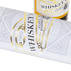 Elegante botella de whisky BVB Bourbon con un diseño de etiqueta de alta calidad en negro y dorado, ideal como regalo o pieza de colección.