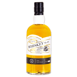 La bouteille de whisky BVB Bourbon n° 09, avec son élégante étiquette noire et jaune, son logo BVB et ses ornements dorés, est idéale pour les fans et les collectionneurs.