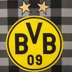 Parure de lit réversible du Borussia Dortmund (200 x 220) avec un grand logo BVB, deux étoiles et un motif à carreaux noir et jaune. Produit officiel du BVB.