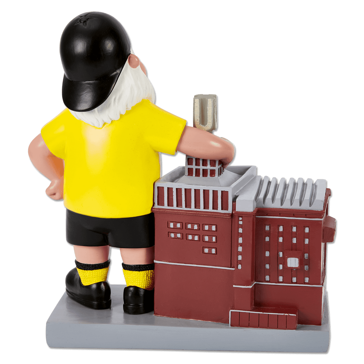 Ein BVB-Gartenzwerg in schwarzgelbem Trikot mit schwarzer Kappe, der vor einem Modell des Dortmunder U-Turms steht, das beleuchtet werden kann.