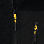 Gros plan sur la veste polaire noir et jaune du BVB, en polaire et dotée de fermetures éclair originales, idéale pour les supporters du Borussia Dortmund.