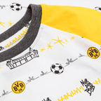 Dieser BVB-Schlafanzug für Kinder zeigt ein schwarzgelbes Design mit Fußball-Motiven, BVB-Emblem und dem Wahrzeichen des SIGNAL IDUNA PARKS.