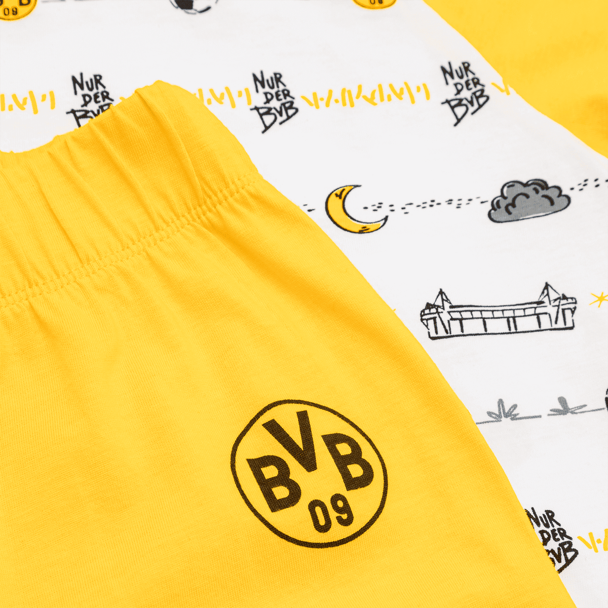 Gelber BVB-Schlafanzug für Kinder mit BVB 09-Logo und Design-Elementen wie SIGNAL IDUNA PARK und 'Nur der BVB'-Schriftzug.