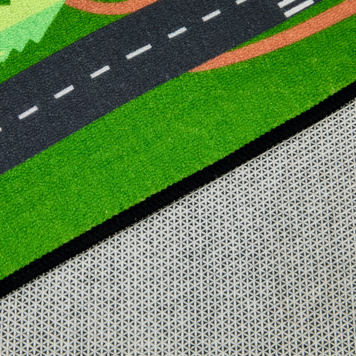 Tapis de jeu du Borussia Dortmund, avec un motif représentant une rue et des couleurs noir et jaune, idéal pour les petits supporters.