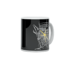 Schwarze BVB-Tasse mit weißem Griff und Stadtplan-Design in weiß und gelb, ideal für Fans von Borussia Dortmund.