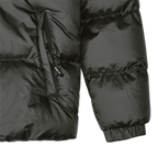 Vue détaillée d'une veste matelassée noire BVB pour femme, dotée d'une fermeture éclair et d'un motif matelassé.