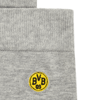 Calcetines grises de vestir en un pack de 2 con el logotipo amarillo del BVB bordado, ideales para los aficionados del Borussia Dortmund.