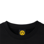 BVB CLUB黑色卫衣的特写镜头，后颈处可见醒目的黄色BVB标志。