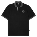 Schwarzes Poloshirt mit grauem Kragen und BVB 09-Logo auf der Brust, perfekt für Fans und Freizeitkleidung.