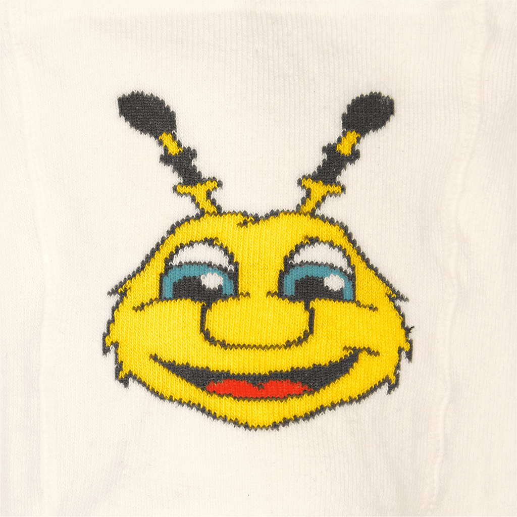 BVBの白いベビー用タイツで、黄色と黒のハチの絵文字が刺繍されており、ボルシア・ドルトムントの小さなファンにぴったりです。