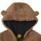 Chaqueta de peluche marrón y suave para bebés y niños pequeños, con capucha y orejitas, y el logotipo del BVB 09 en la parte delantera, ideal para los pequeños aficionados del Borussia Dortmund.