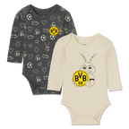 BVBベビーボディスーツセット。長袖ボディスーツ2枚セットで、1枚はBVBのロゴとBVBエマのイラストが入った無地の黄色、もう1枚はBVBのロゴとサッカーボールやミツバチのモチーフが入った黒のデザインで、いずれも前面にプリントされています。小さなBVBファンに最適です。