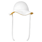 La casquette réversible blanche du BVB pour bébés, avec son intérieur noir et jaune et ses cordons de fixation, est un accessoire élégant pour les petits supporters du BVB.