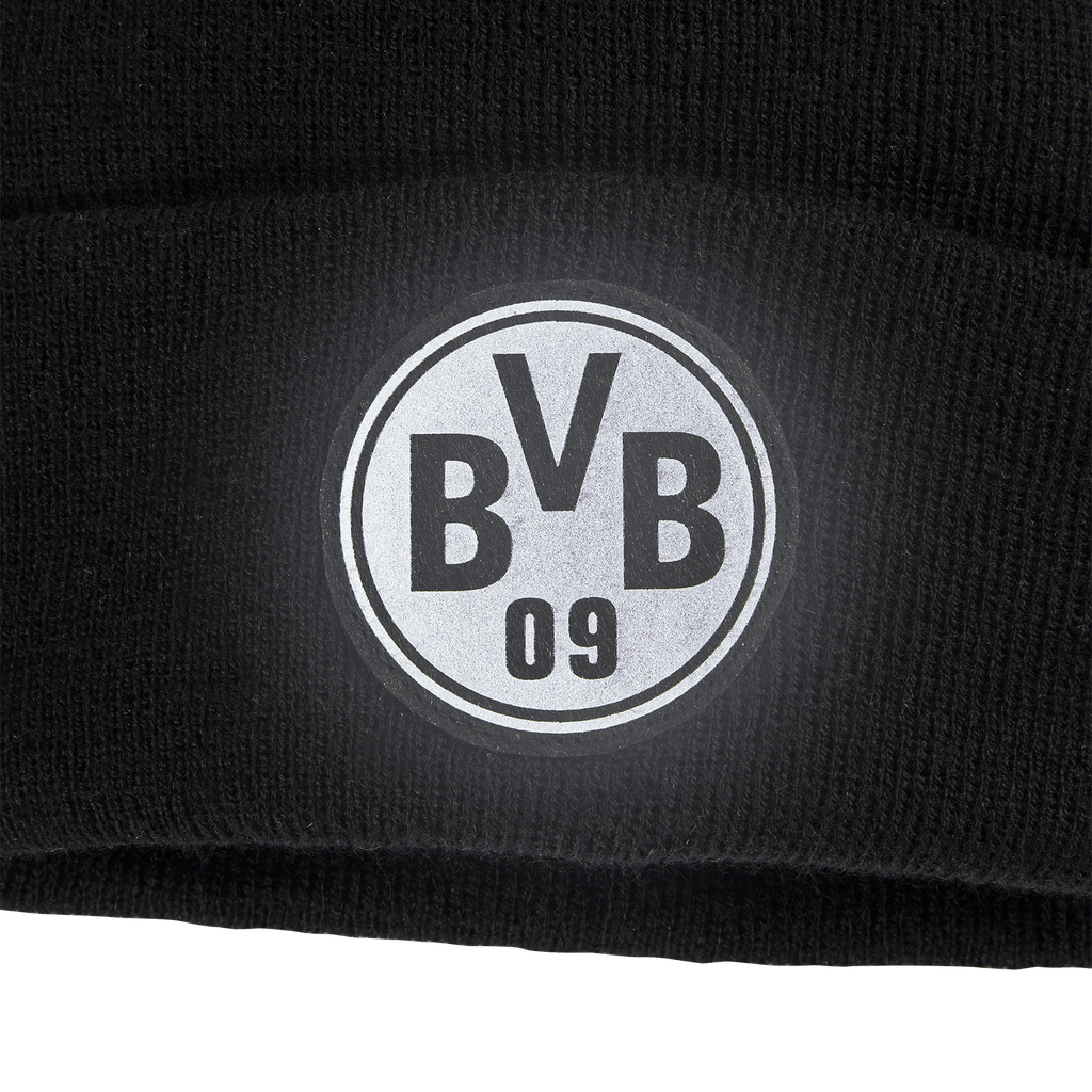 Black beanie for kids with a reflective BVB 09 logo, perfect for Borussia Dortmund fans.