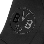 Detailaufnahme der schwarzen BVB Funktionshandschuhe für Kinder mit geprägtem BVB 09-Logo. Ideal für junge Fans von Borussia Dortmund.