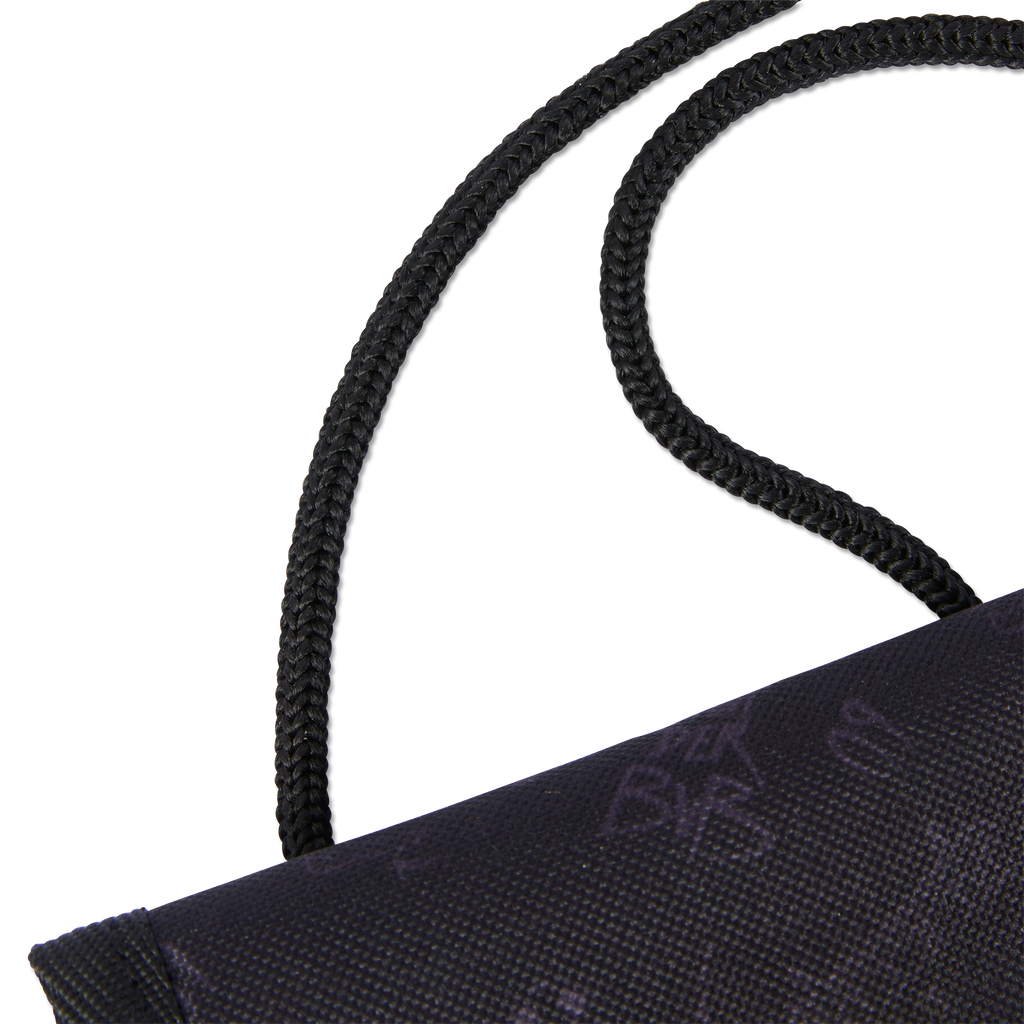 Porte-monnaie noir à bandoulière du BVB pour enfants, avec un motif sur toute la surface et une bandoulière pratique.