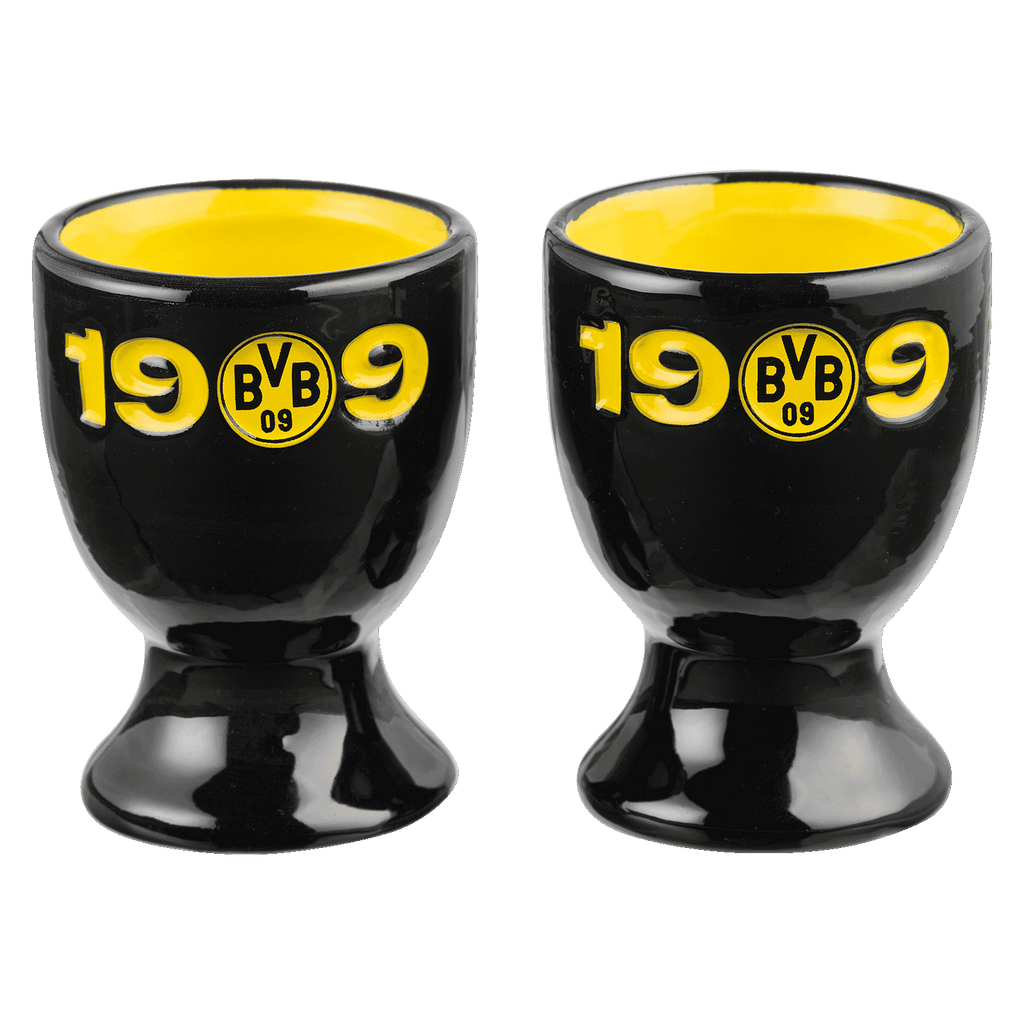 一套两只黑色和黄色相间的多特蒙德（BVB）鸡蛋杯，印有俱乐部徽标和“1909”字样，是理想的球迷纪念品或礼物。