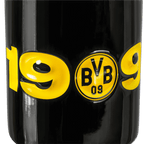 黒色のBVBマグカップ。黄色の「1909」の文字とBVB 09のロゴが入っており、ボルシア・ドルトムントのファンに最適です。