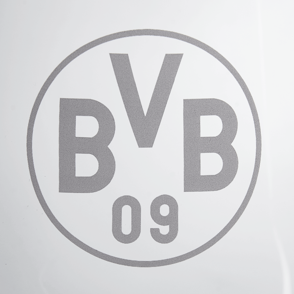 Transparentes BVB Weinglas im 2er-Set, verziert mit dem ikonischen BVB 09 Logo, perfekt für Fans von Borussia Dortmund.