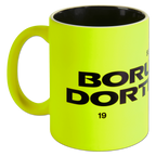 Tazza del BVB giallo neon con la scritta nera "BORUSSIA-DORTMUND", ideale per i tifosi del Borussia Dortmund. Un accessorio perfetto per l'uso quotidiano.