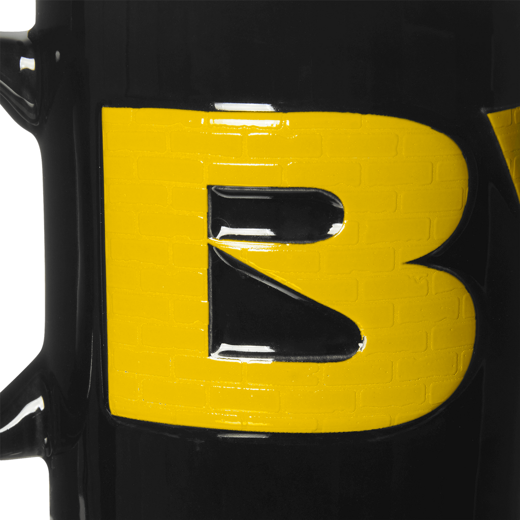 3D-Tasse in schwarzgelbem Design mit hervorstechendem BVB-Logo, ideal für Borussia Dortmund Fans als Accessoire oder Geschenk.