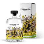 BVB Vodka 09のアートエディション。ユニークな黒と黄色のコミック風デザインと目を引くBVBロゴが特徴で、装飾的なパッケージ付き。
