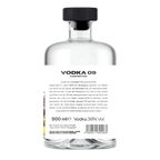 BVBウォッカ 09 アートエディションのボトル。アルコール度数38％、容量500ml、エレガントなデザインと黒いキャップが特徴。ボルシア・ドルトムントの公式グッズです。