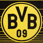 Couverture polaire noir et jaune du BVB, ornée d'un grand logo du BVB et d'un motif à rayures, idéale pour les supporters du Borussia Dortmund.