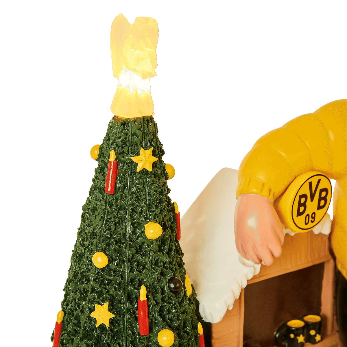 Enano de jardín de invierno del Borussia Dortmund con árbol de Navidad, decorado con detalles en negro y amarillo, estrellas amarillas, velas rojas y un ángel iluminado.