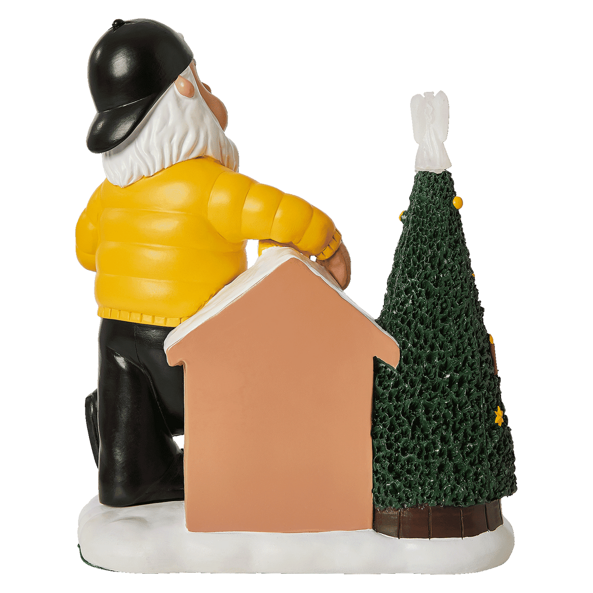 Nano da giardino decorativo del BVB in abiti nero-gialli, che si trova in un paesaggio innevato accanto a una piccola capanna e a un albero di Natale con palline gialle.