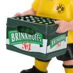 Nain de jardin aux couleurs du BVB, vêtu de son habit noir et jaune caractéristique, tenant un carton de bière Brinkhoff's n° 1. L'accessoire idéal pour les supporters du Borussia Dortmund.